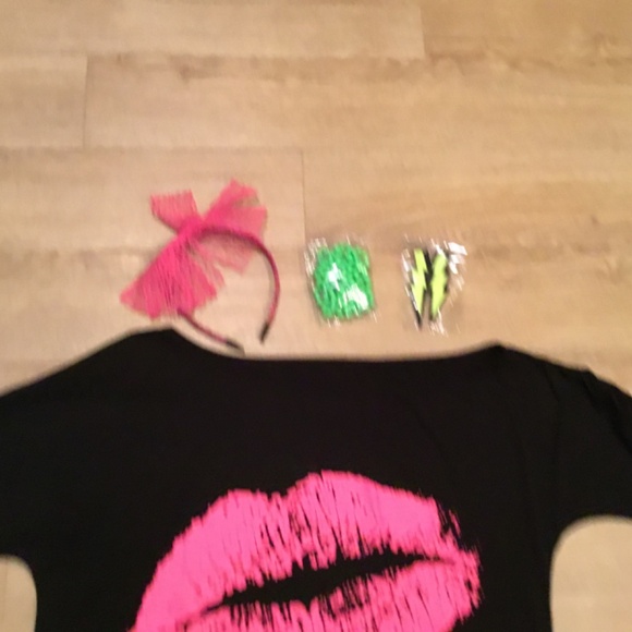 Women’s 80’s Inspired Halloween Costume - Lip Print T-Shirt - Picture 3 of 5